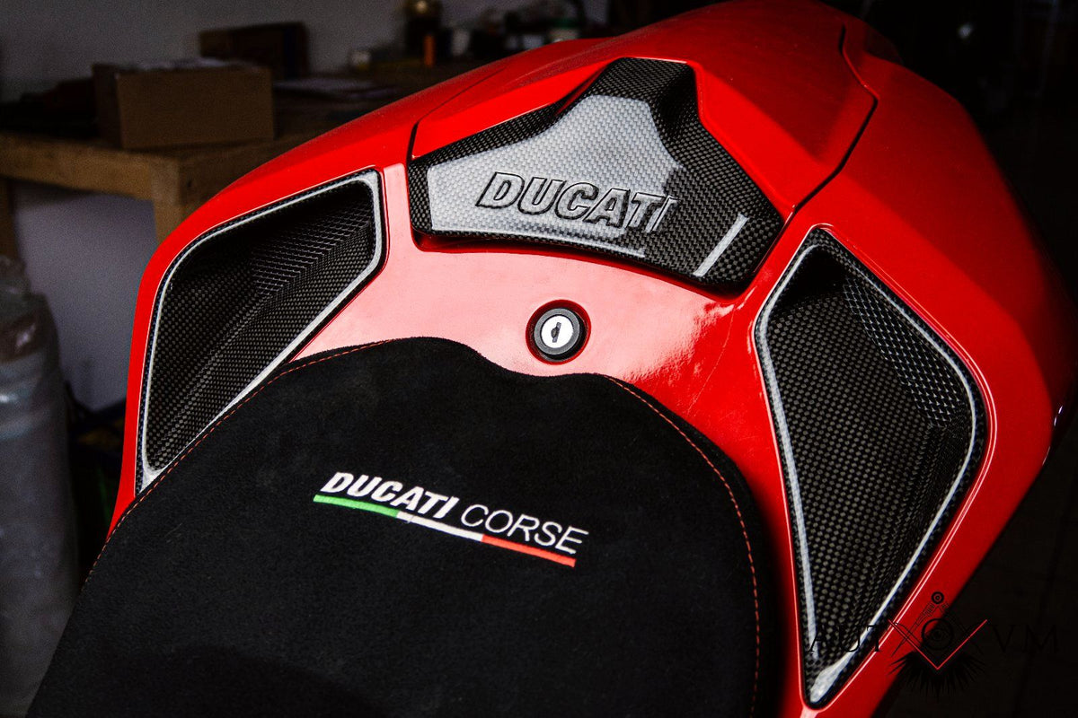 Carbon-Lufteinlass am Heck für Ducati 848, 1098 & 1198 – weitere Ansicht 2