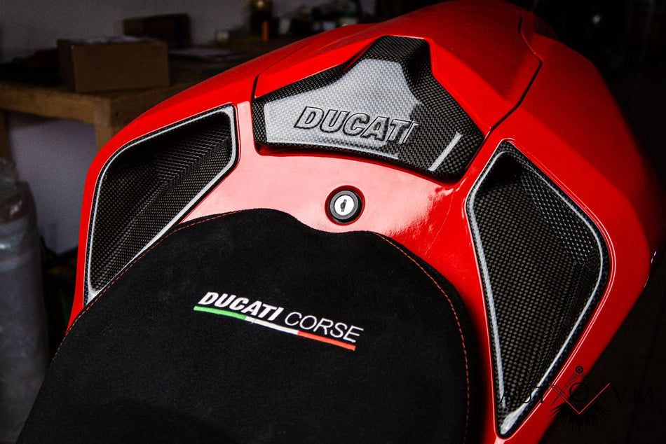 Carbon-Lufteinlass am Heck für Ducati 848, 1098 & 1198 – weitere Ansicht 2