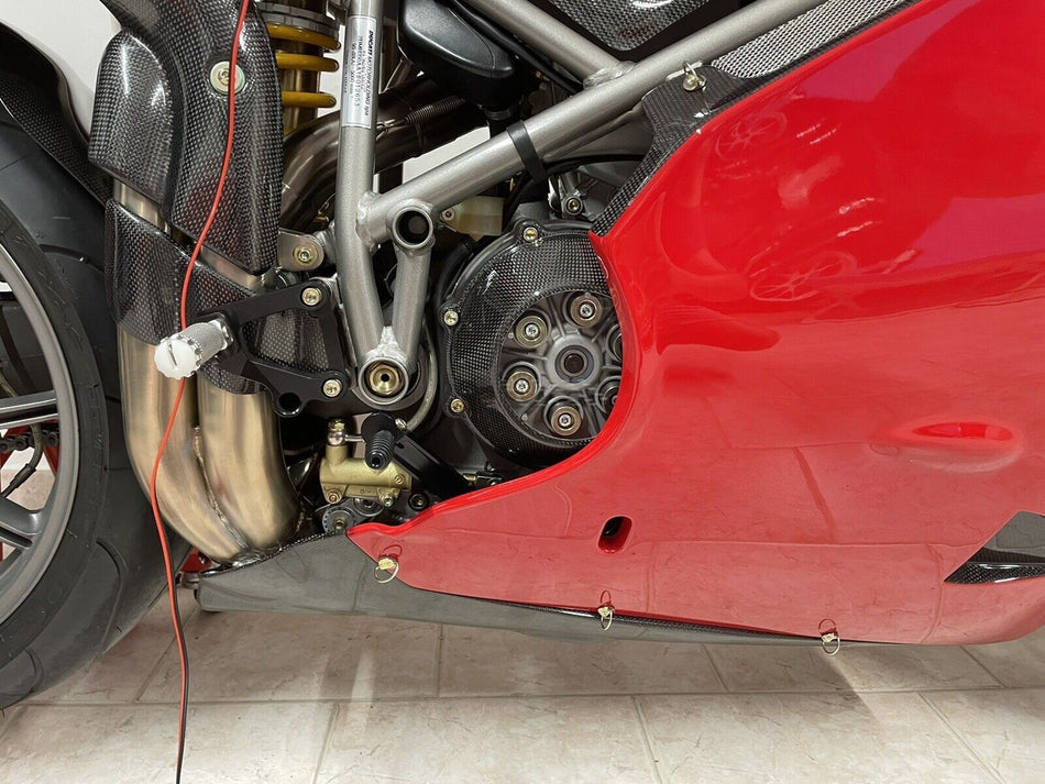 Carbon-Kupplungsdeckel mit Sichtfenster für Ducati – weitere Ansicht 2