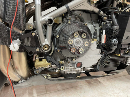 Carbon-Kupplungsdeckel mit Sichtfenster für Ducati – weitere Ansicht 3